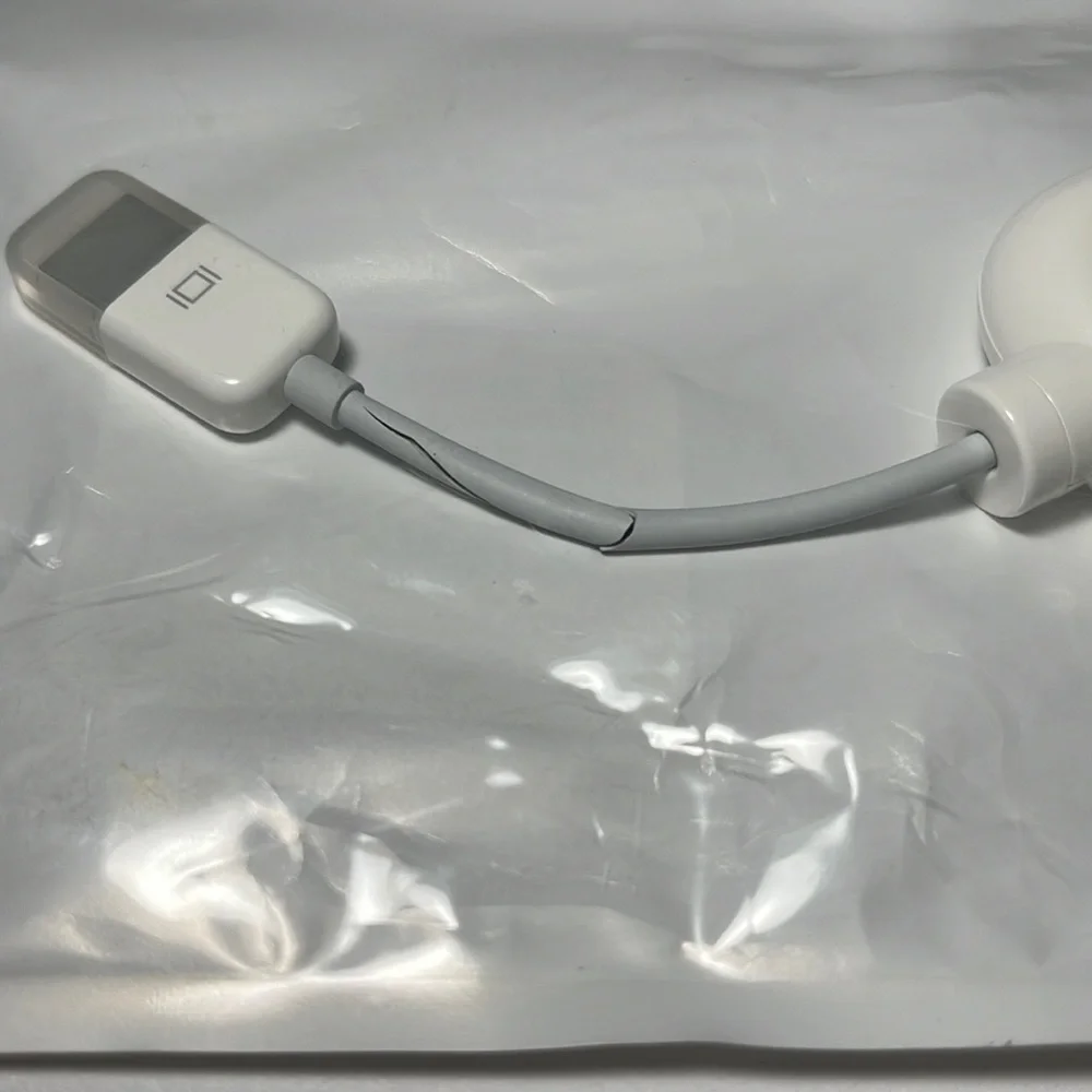 Apple MacBook Air Micro DVI to VGA Adapter New in Bag sealed